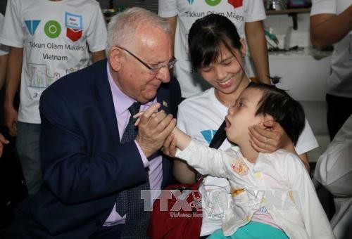 Президент Израиля с супругой завершил государственный визит во Вьетнам - ảnh 1